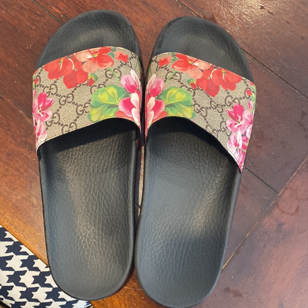 Size 10 womans Gucci slides